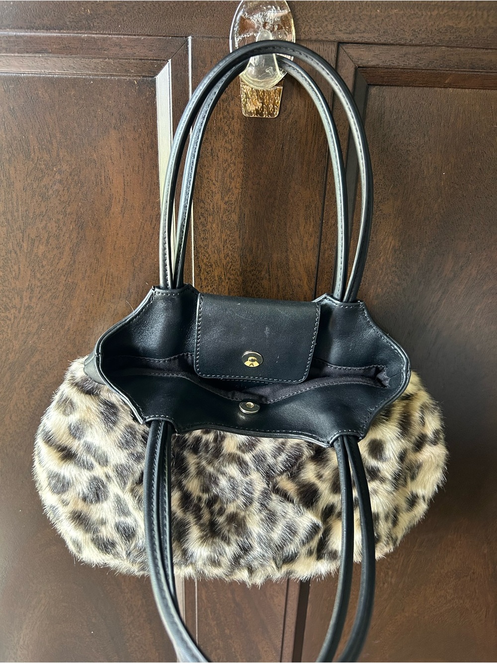 J. McLaughlin Faux Fur Leopard Print Handbag Purse with Black Leather Trim - Picture 3 of 6